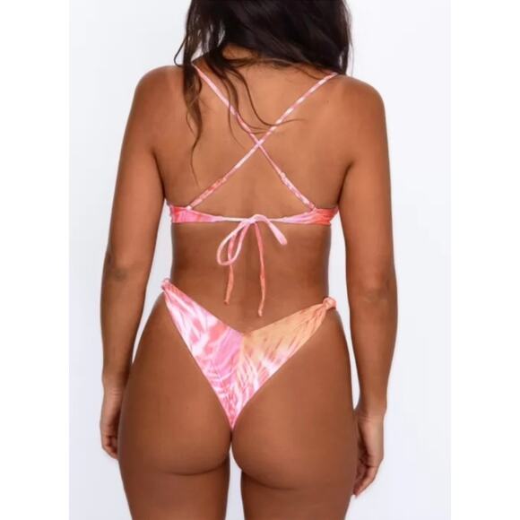 Skatie• ‘Suzanne’ Bikini Bottoms in MAKAHA - Picture 4 of 12